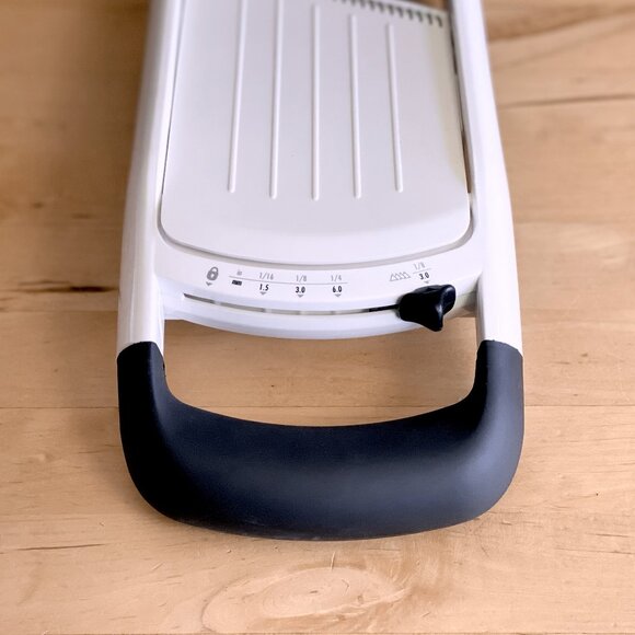 OXO Good Grips Simple Mandoline Slicer - Picture 2 of 7